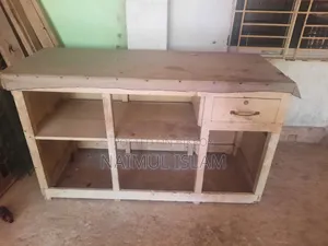 কাপড় কাটার কাটিং টেবিল