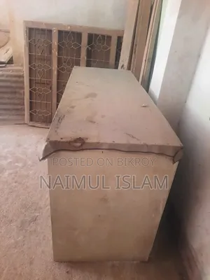 Cloth cutting table