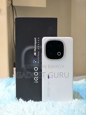 আইকিউওও ১৩ ২৫৬ জিবি হোয়াইট