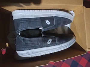 Lotto 40 Size Shoe