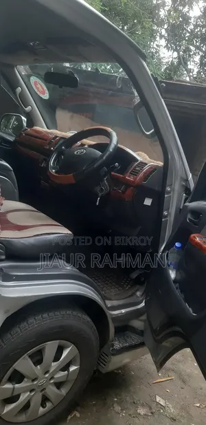 Toyota HiAce 2005 Silver