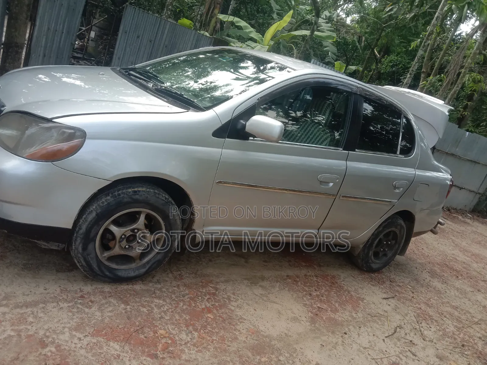 Toyota Platz 1.0 Front-Wheel Drive 2000 Silver