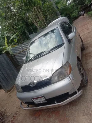 Toyota Platz 1.0 Front-Wheel Drive 2000 Silver