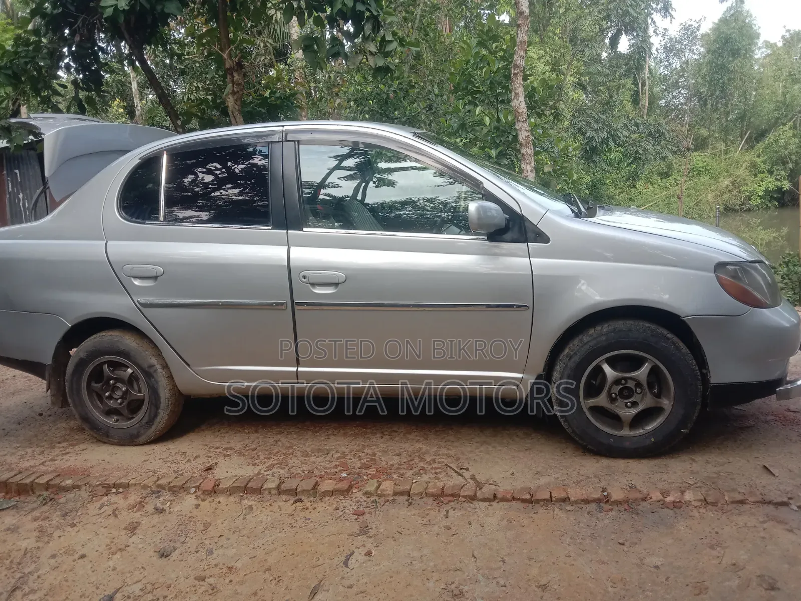 Toyota Platz 1.0 Front-Wheel Drive 2000 Silver