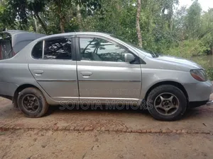 Toyota Platz 1.0 Front-Wheel Drive 2000 Silver