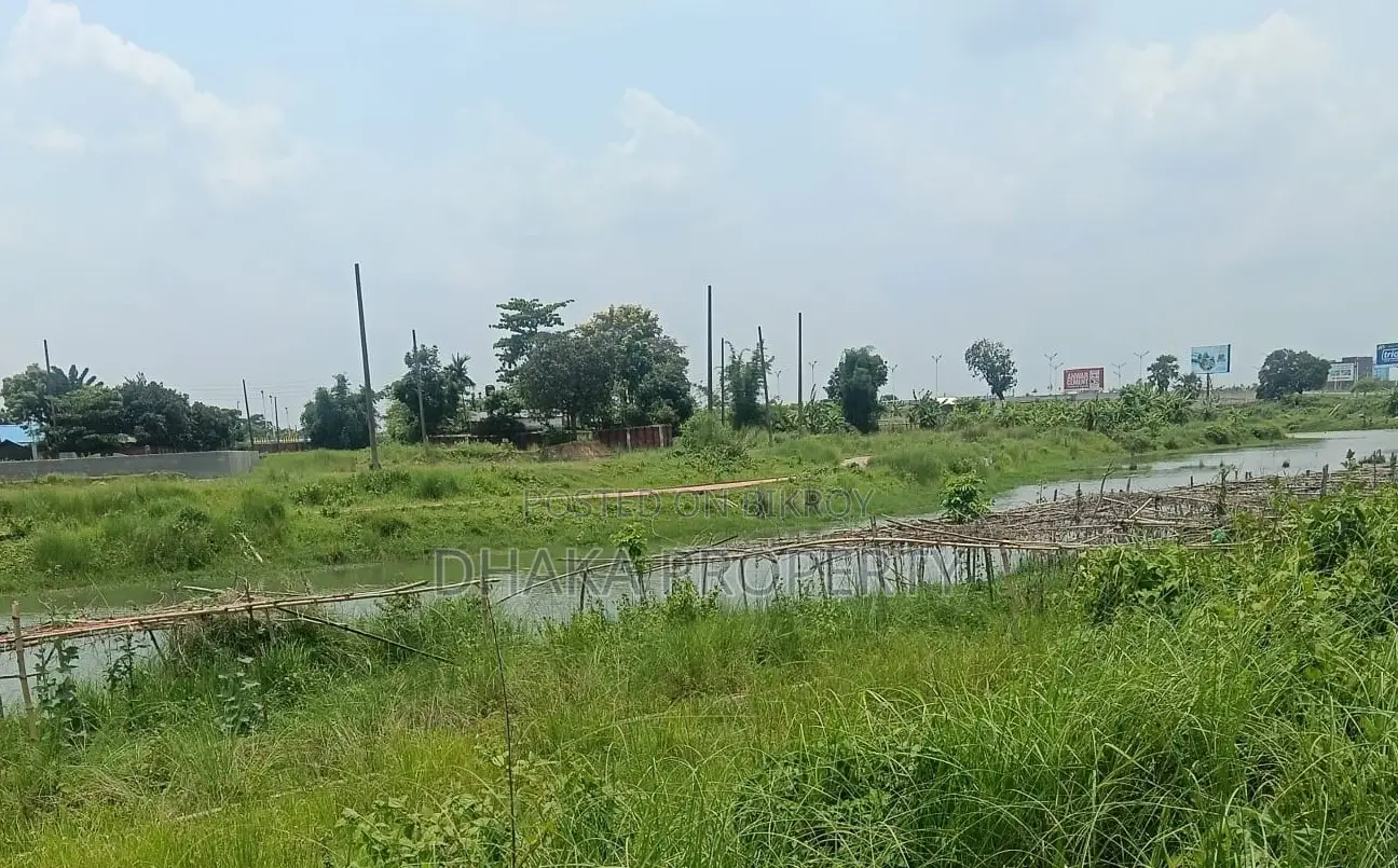 300ft Expressway 3 Katha West Sector-18