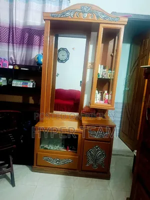 ড্রেসিং টেবিল
