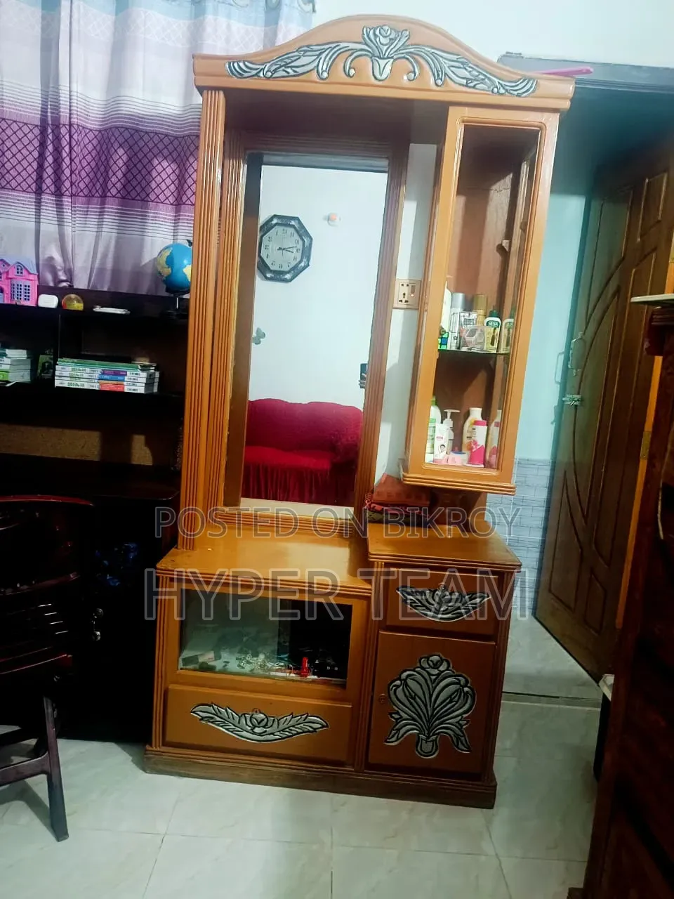 ড্রেসিং টেবিল