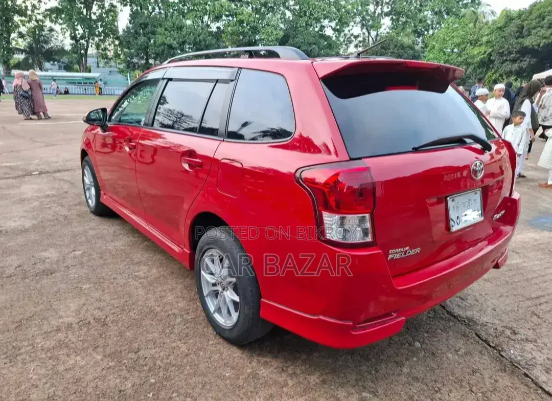 টয়োটা করোলা ফিল্ডার ১.৫ পেট্রোল ফ্রন্ট হুইল ড্রাইভ ২০১২ রেড