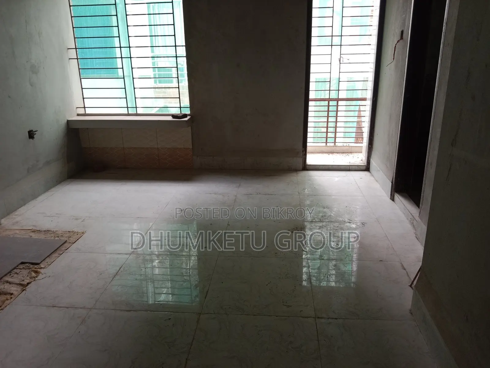 ধুমকেতু সিকদার, ৬০ ফিট রোডে ৩ বেডরুমের অ্যাপার্টমেন্ট বিক্রয় হবে