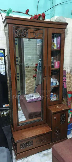 একটি ডিজাইন টেবিল বিক্রি করা হবে