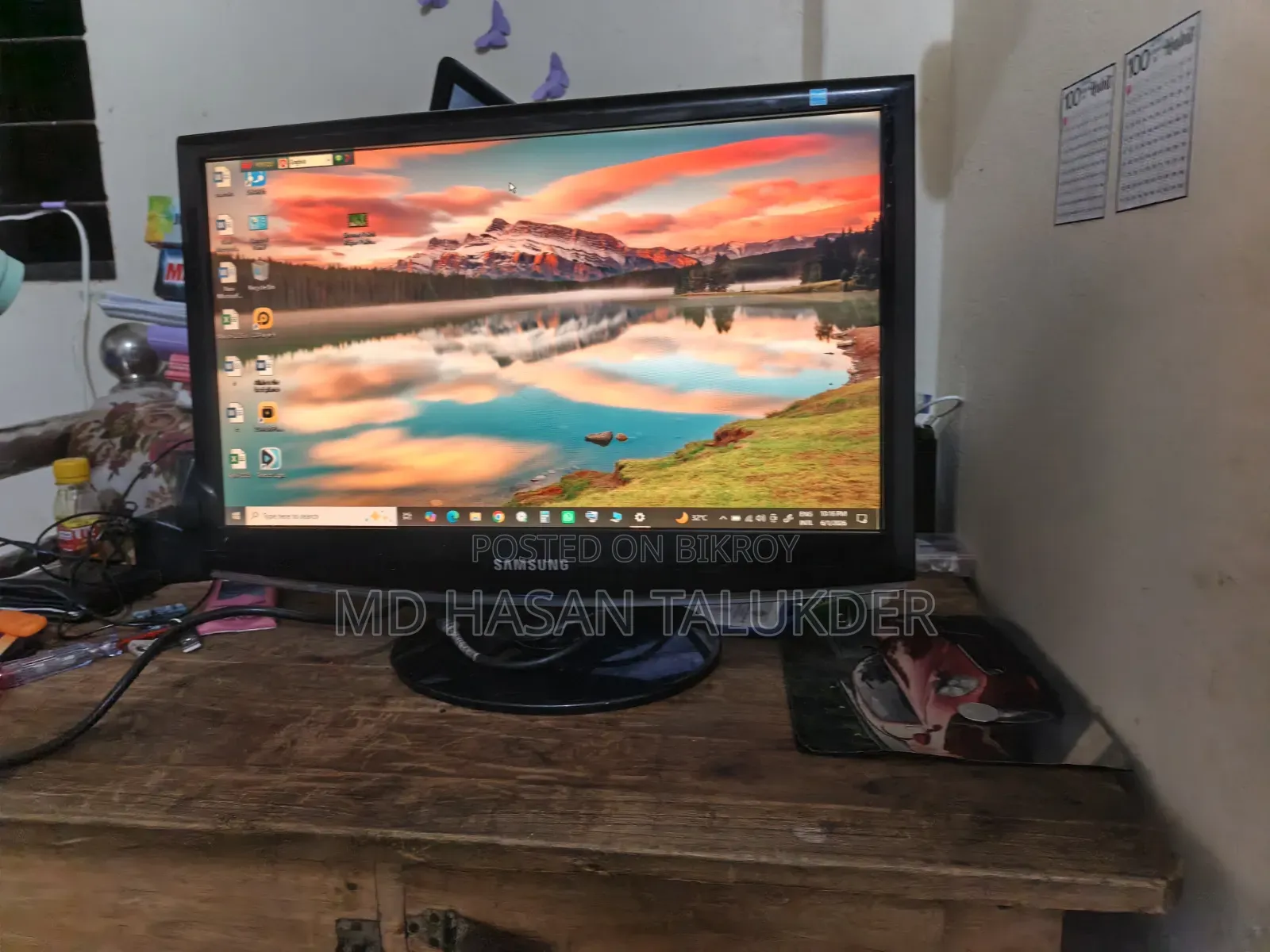 This Is a Samsung Syncmaster 933sn 18.5-Inch Widescreen LCD Monitor.