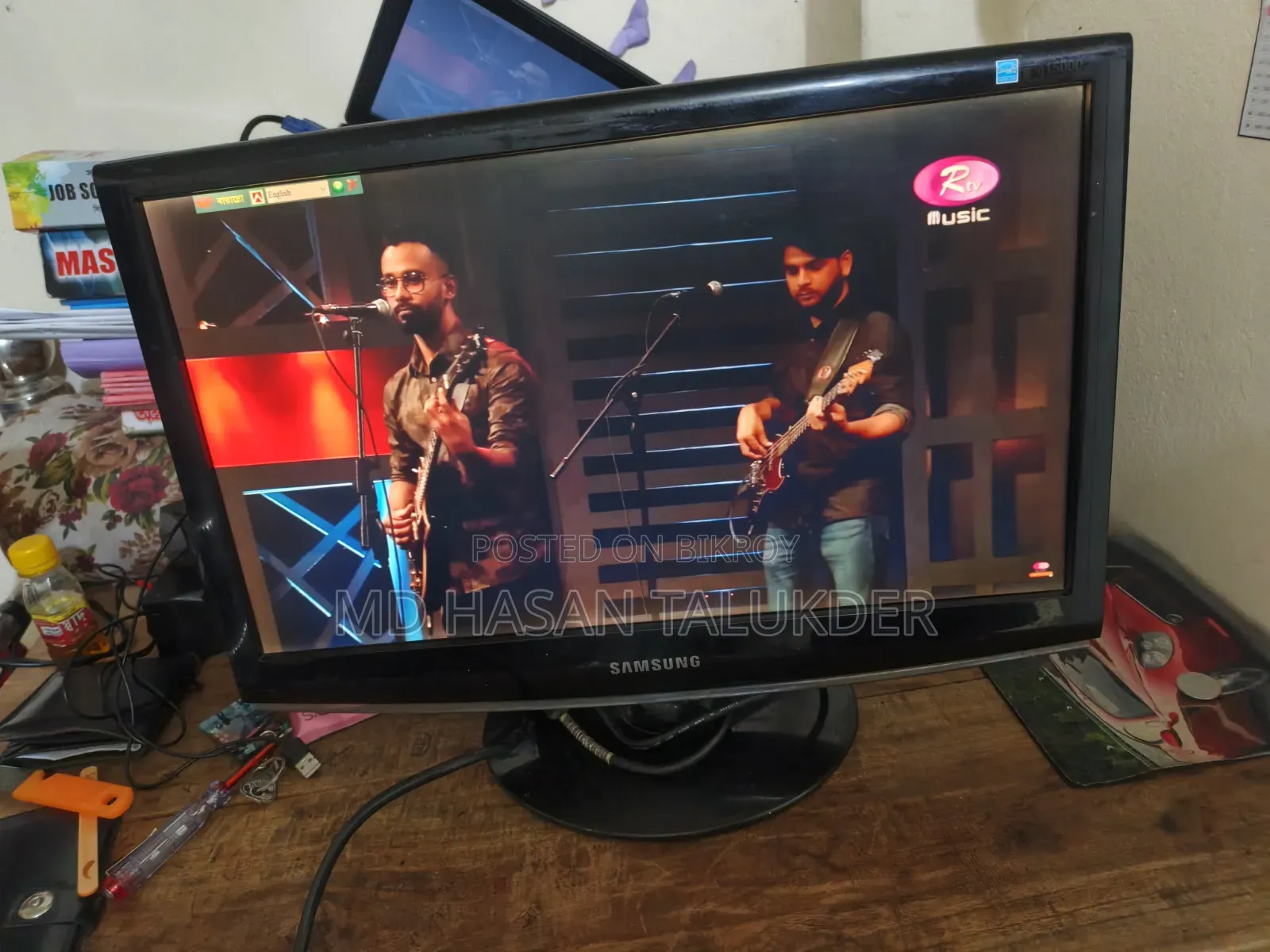 This Is a Samsung Syncmaster 933sn 18.5-Inch Widescreen LCD Monitor.