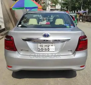 টয়োটা এক্সিও ১.৫ হাইব্রিড জি টু হুইল ড্রাইভ ২০১৫ সিলভার