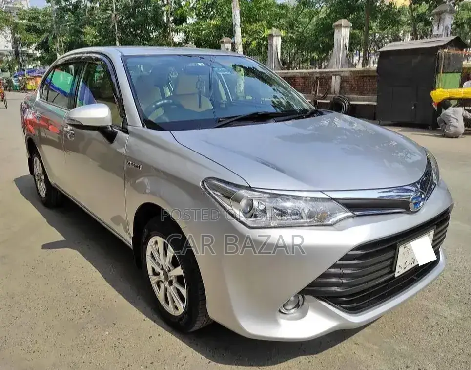 টয়োটা এক্সিও ১.৫ হাইব্রিড জি টু হুইল ড্রাইভ ২০১৫ সিলভার