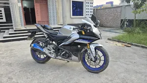 Yamaha R1 2023 Silver
