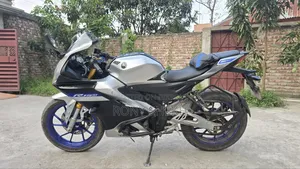 Yamaha R1 2023 Silver