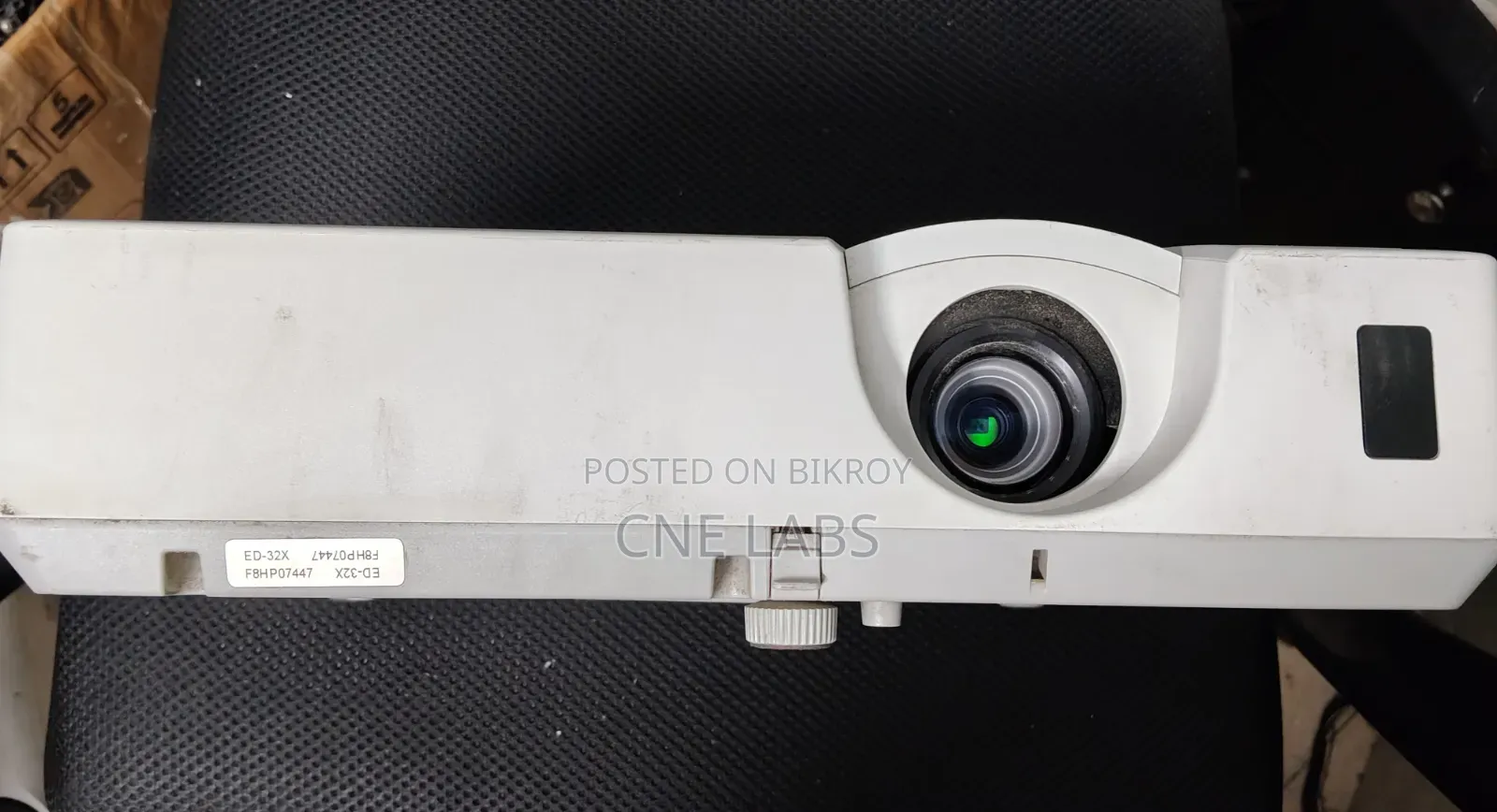 Hitachi ED32 3200 Lumens Projector