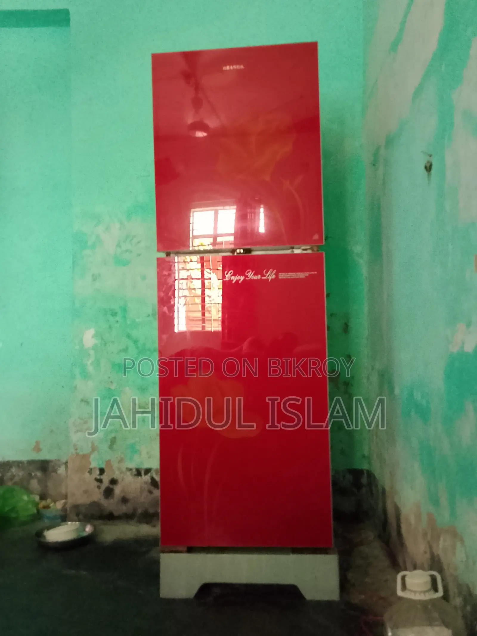 An old fridge will be sold. Location Lebukhali