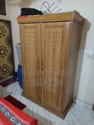 কাঠের আলমারি