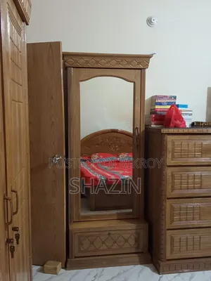 কাঠের ড্রেসিং টেবিল