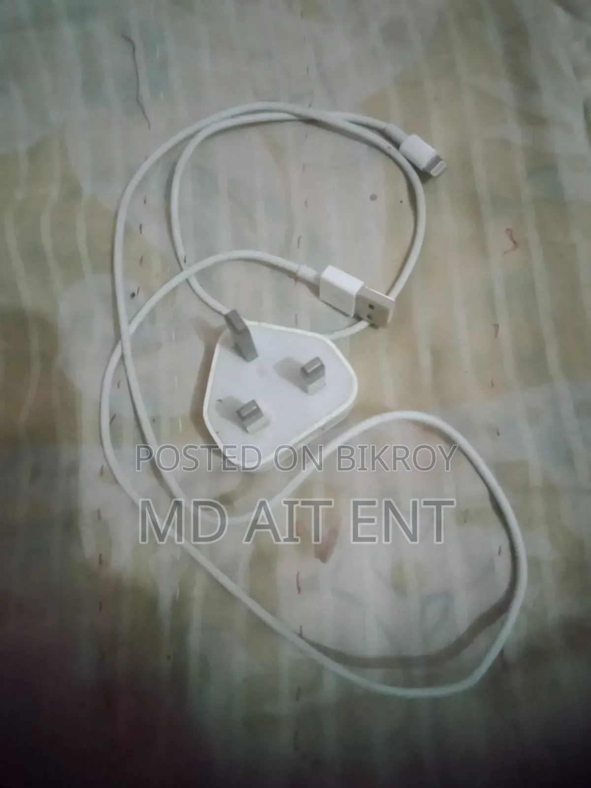 আইফোন চার্জার এবং ক্যাবল