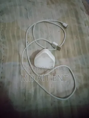 আইফোন চার্জার এবং ক্যাবল