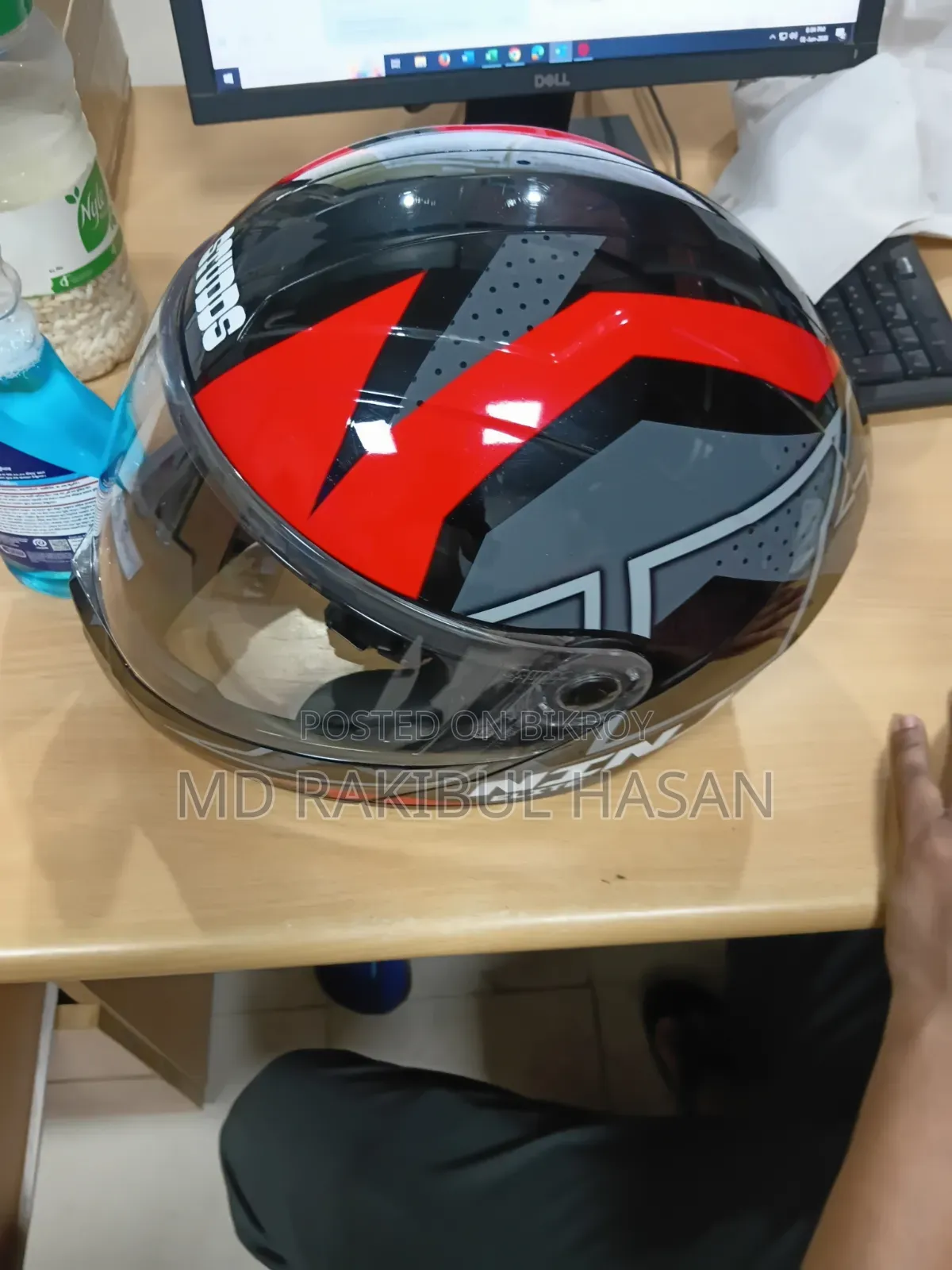 একদম নতুন একটি হেলমেট বিক্রি করা হবে