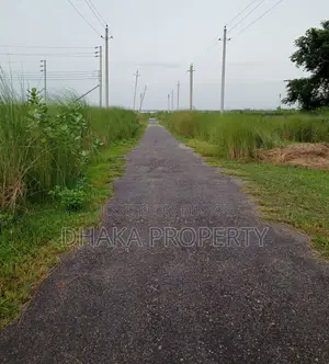 On 30ft Road, 3 Katha, Lake East at Sector-20