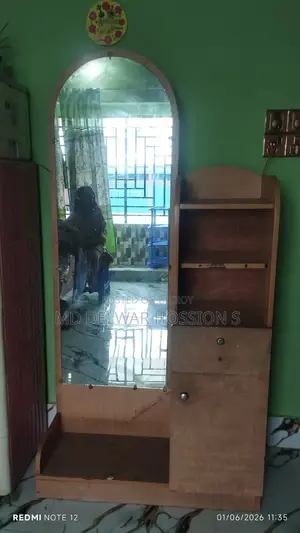 ড্রেসিং টেবিল