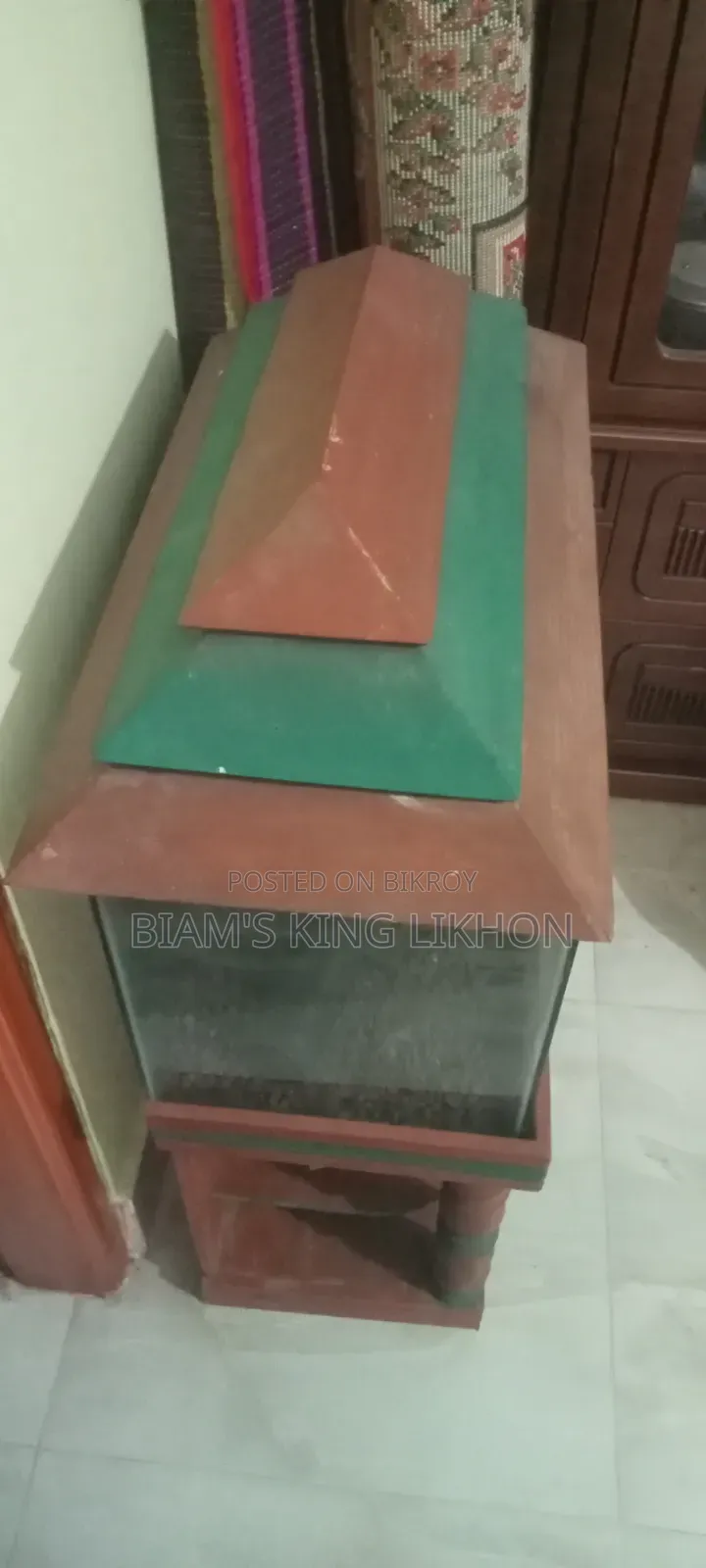 Aquarium with stand