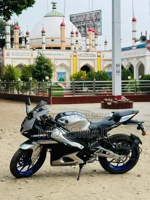 Yamaha 2025 Silver