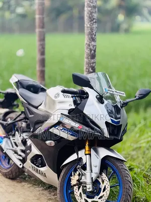 Yamaha 2025 Silver