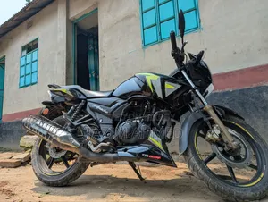 TVS Apache RTR 160 2V 2025 Green