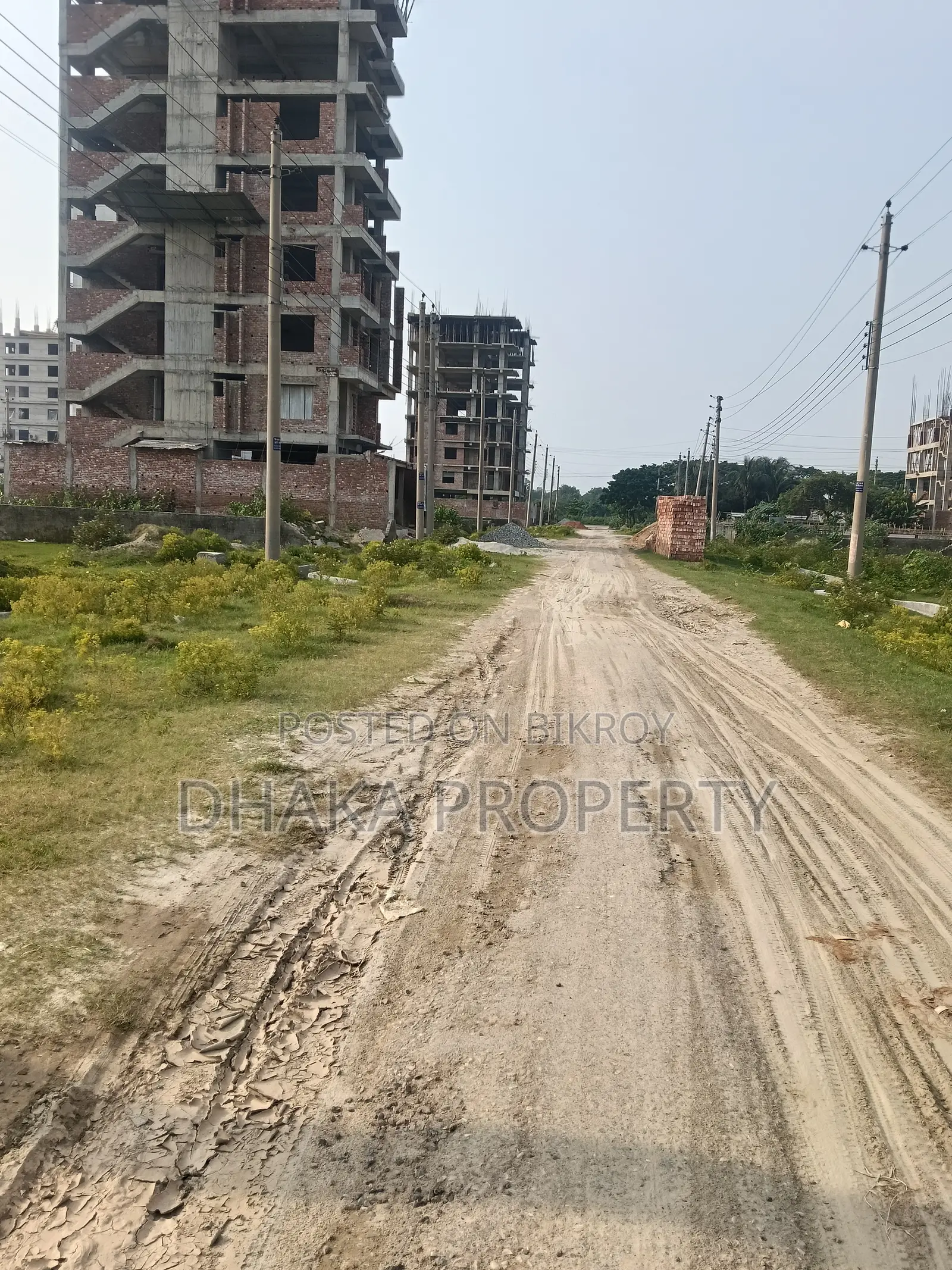 ৩০০ ফুট এক্সপ্রেসওয়ের পাশে সেক্টর-১৩ তে ৩ কাঠার উত্তরমুখী প্লট