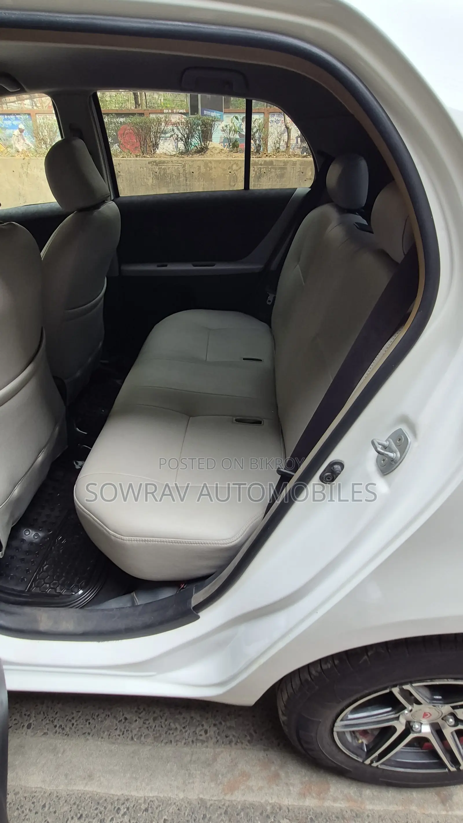 Toyota Vitz 2009 Pearl