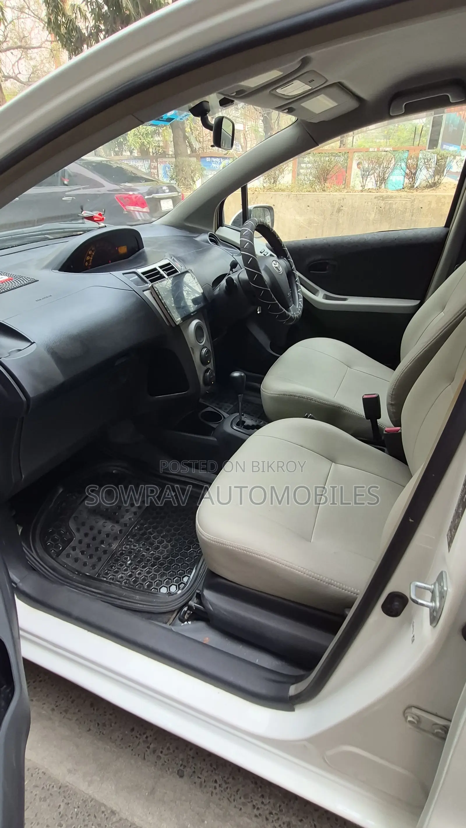 Toyota Vitz 2009 Pearl
