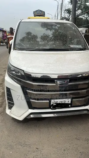 টয়োটা নোয়া ১.৮ ফ্রন্ট হুইল ড্রাইভ হাইব্রিড (৭ সিটার) ২০১৮ পার্ল