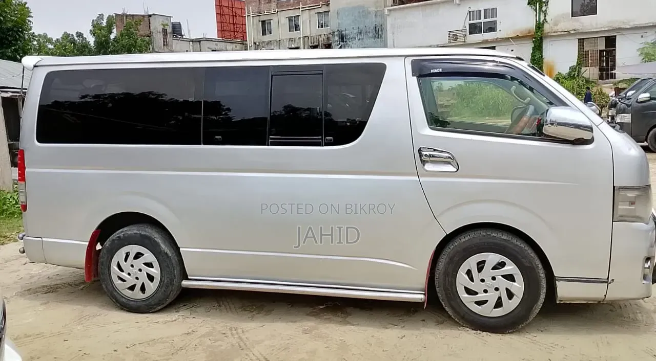 Toyota HiAce 2005 Silver
