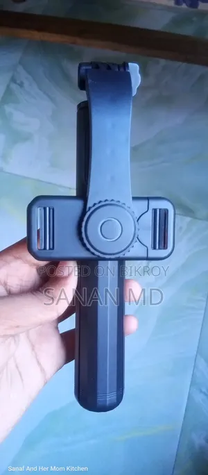 Q07 Selfie Stick and Tripod