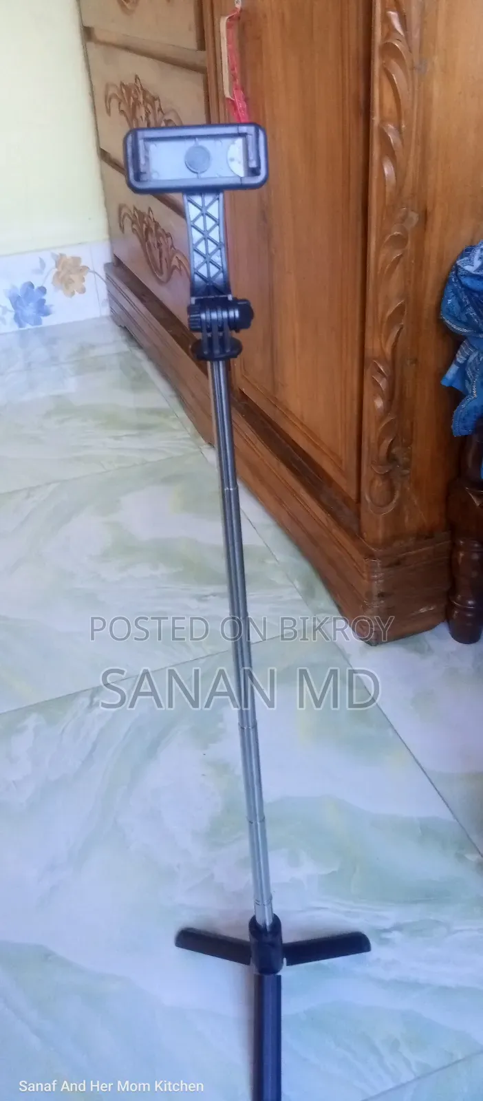 Q07 Selfie Stick and Tripod