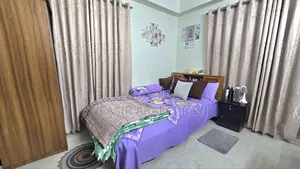 Bed 4/7 Solid Meheguni