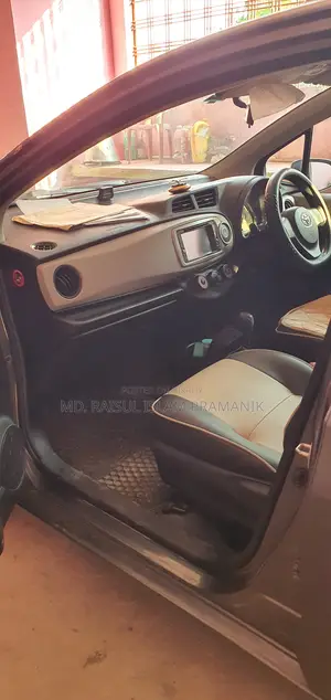 Toyota Vitz 2011 Gray