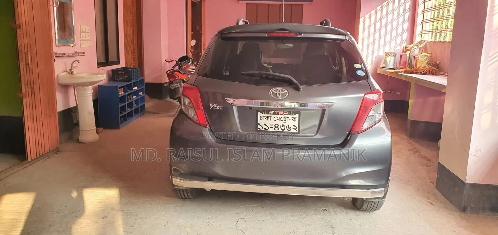 Toyota Vitz 2011 Gray