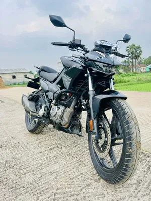 হিরো এক্সট্রিম ১২৫আর ২০২৫ ব্ল্যাক