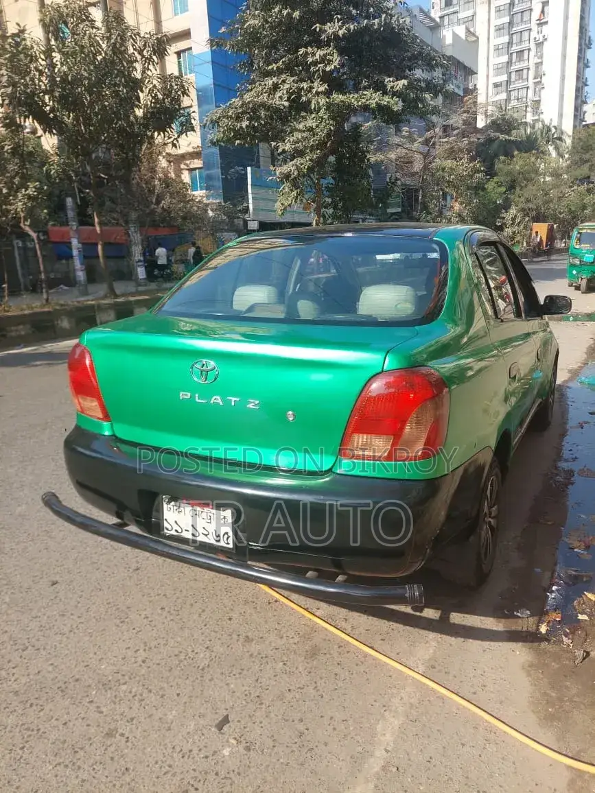 Toyota Platz 2002