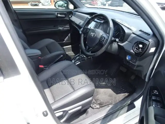Toyota Corolla Fielder 1.5 Hybrid Front Wheel Drive 2017 Pearl