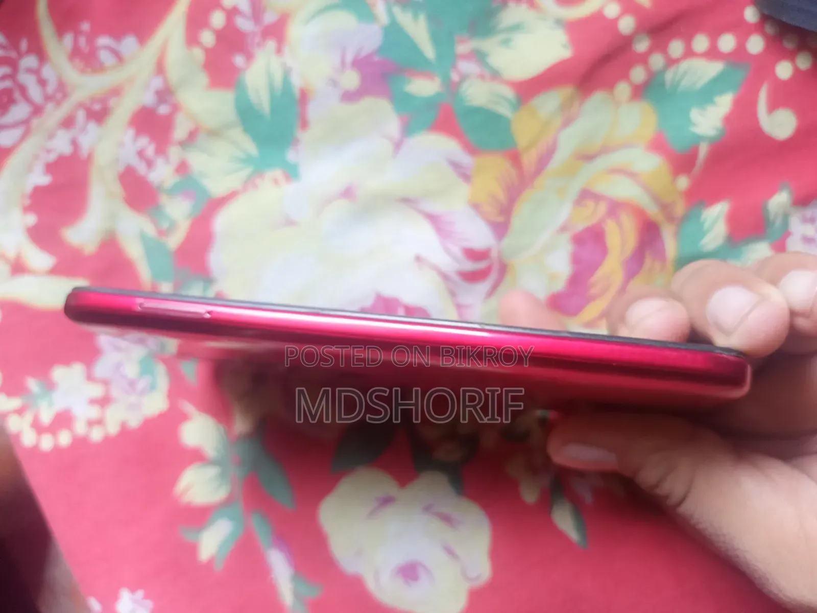 মোবাইল ফোন ৬৪ জিবি লাল