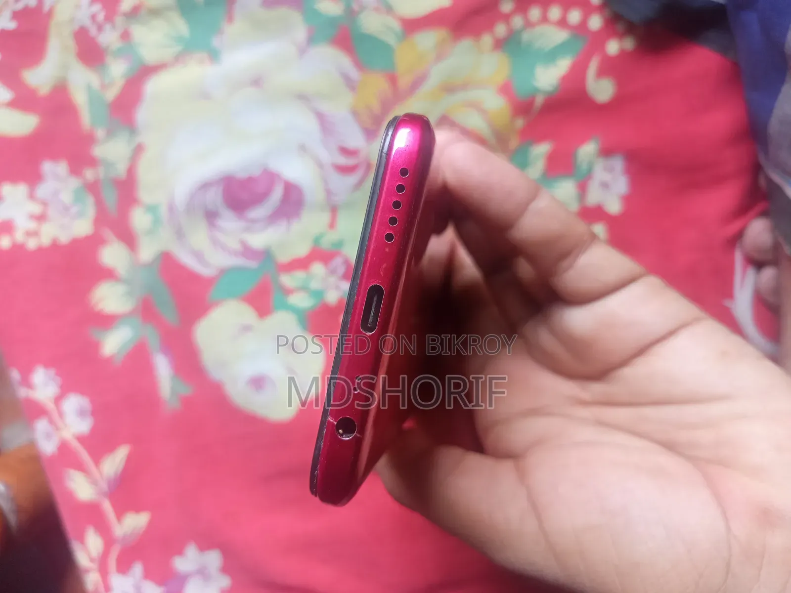 মোবাইল ফোন ৬৪ জিবি লাল