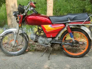 Honda CB 2006 Red